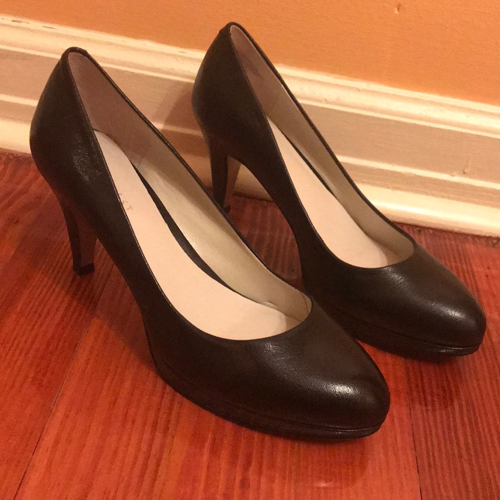 Brand new Nine West black pumps!